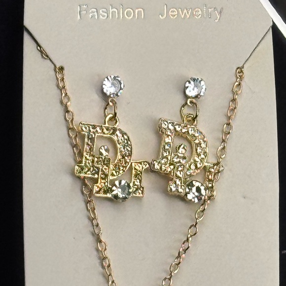 Fashion Jewelry Gold Tone Crystal Necklace & Earring Set - Picture 2 of 4